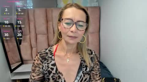 Snapshot of issa_milf__ chatting on February 2026 01:43:01 PM ISSA MILF online show from February 2026 01:43:01 PM