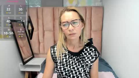 ISSA MILF online show from March 2026 01:15:01 PM