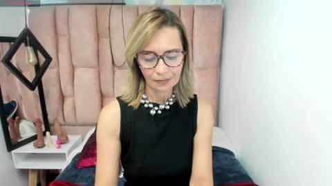 ISSA MILF online show from April 2026 05:30:01 PM