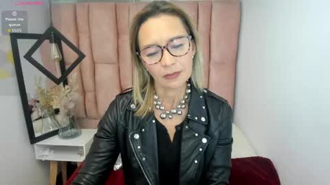 ISSA MILF online show from May 2026 01:40:01 PM