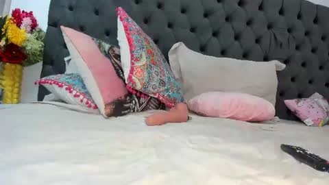 Issy online show from July 2026 01:11:01 AM