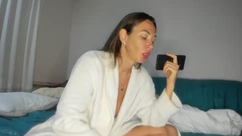 Issabelle online show from September 2025 05:40:01 AM