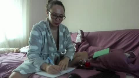 Issabelle online show from February 2026 07:07:02 AM