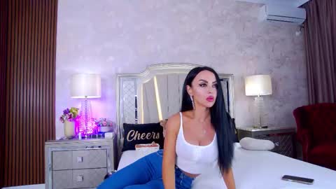 Issadorra online show from September 2025 05:02:02 AM