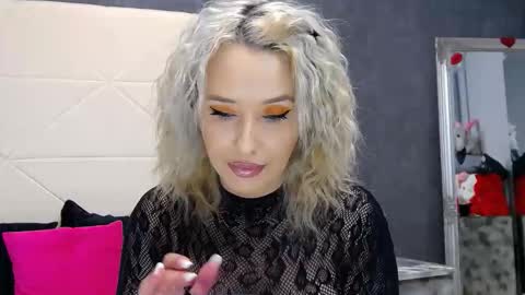 IssaSmyth online show from January 2026 04:11:02 PM