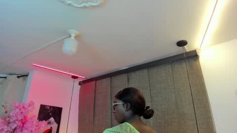 Snapshot of isseymz chatting on December 2024 02:57:02 AM Iseey online show from December 2024 02:57:02 AM