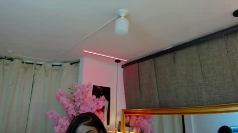 Snapshot of isseymz chatting on December 2024 04:00:02 AM Iseey online show from December 2024 04:00:02 AM