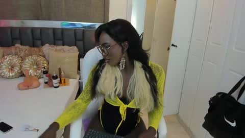 Snapshot of isseymz chatting on February 2025 04:10:01 AM Iseey online show from February 2025 04:10:01 AM