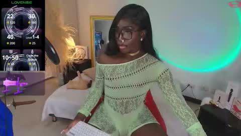 Snapshot of isseymz chatting on September 2025 06:50:01 AM Iseey online show from September 2025 06:50:01 AM