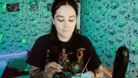 Yiz online show from October 2025 04:22:01 AM