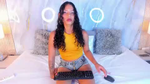 Lexie  online show from June 2026 01:04:02 PM