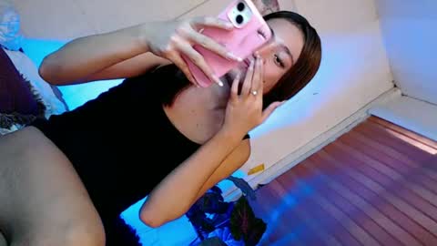 Snapshot of its_me_luna1111 chatting on July 2026 07:23:02 AM its_me_luna1111 online show from July 2026 07:23:02 AM