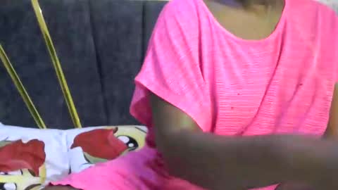 Snapshot of its_sweet chatting on October 2025 09:43:01 AM BigAss horny online show from October 2025 09:43:01 AM