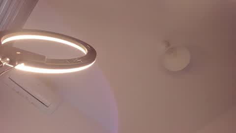 Isabella online show from December 2025 01:09:01 PM