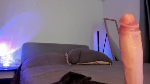 Isabella online show from May 2026 01:29:01 PM