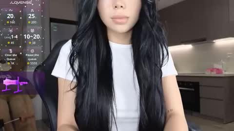 Queen Liya online show from October 2025 05:15:02 PM