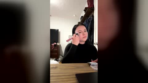 itsemmyy online show from April 2026 04:55:01 PM