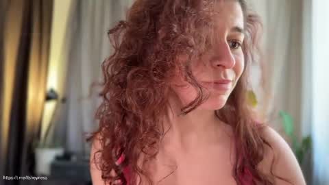 Snapshot of itsheyness chatting on April 2026 07:53:02 AM itsheyness online show from April 2026 07:53:02 AM