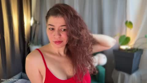 Snapshot of itsheyness chatting on April 2026 05:07:02 AM itsheyness online show from April 2026 05:07:02 AM