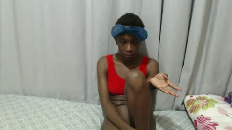 Snapshot of itslaynne chatting on October 2025 02:27:02 PM Laynne online show from October 2025 02:27:02 PM