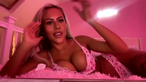 Snapshot of itsmelolax chatting on January 2025 05:42:02 PM Lola online show from January 2025 05:42:02 PM