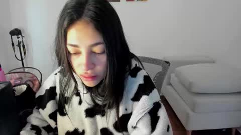 Itziar  online show from October 2025 03:57:02 PM