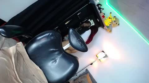 y  online show from November 2025 11:10:02 PM