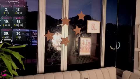 Ivanna West online show from November 2025 10:25:01 AM