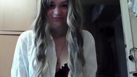 Snapshot of ivetta911 chatting on October 2025 12:39:02 PM ivetta911 online show from October 2025 12:39:02 PM