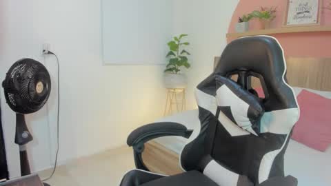 Snapshot of ivette_swan chatting on February 2026 12:21:01 PM I V E T T E online show from February 2026 12:21:01 PM