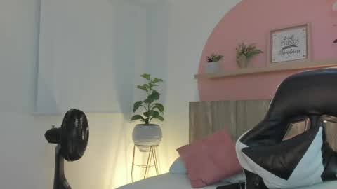 I V E T T E online show from May 2026 07:29:01 PM