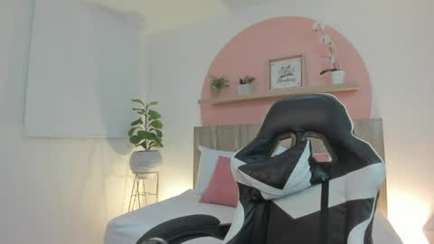 I V E T T E online show from May 2026 08:04:02 PM
