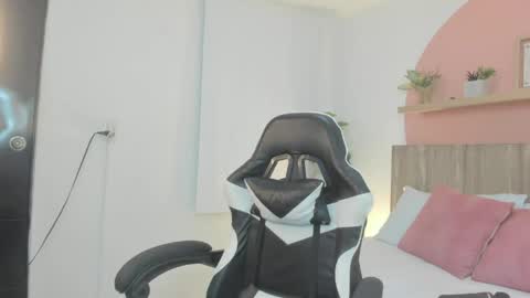 I V E T T E online show from May 2026 07:29:01 PM