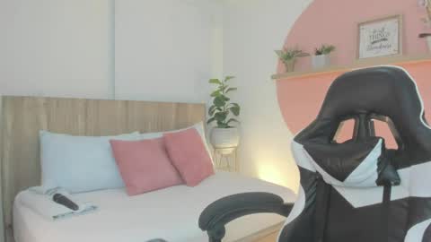 I V E T T E online show from May 2026 07:00:01 PM