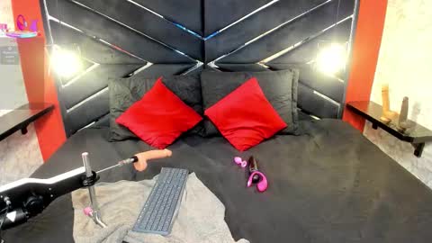 Ivis  online show from January 2026 01:37:02 PM