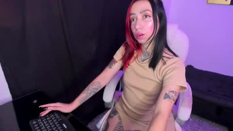 Ivonne  online show from November 2025 01:22:04 PM