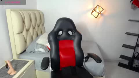 IVONNE  online show from December 2025 03:00:01 AM