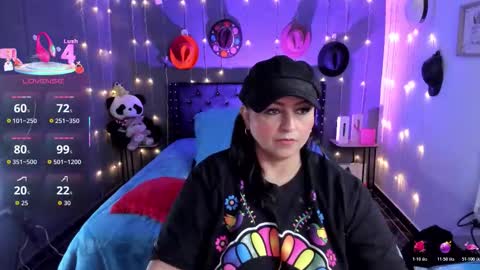 Snapshot of ivonnee17_ chatting on November 2025 11:31:01 PM Ivonne online show from November 2025 11:31:01 PM