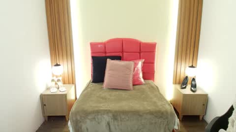 Snapshot of ivonneross_ chatting on February 2026 12:14:01 PM I V O N N E R O S S online show from February 2026 12:14:01 PM