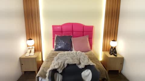 Snapshot of ivonneross_ chatting on February 2026 12:04:02 PM I V O N N E R O S S online show from February 2026 12:04:02 PM