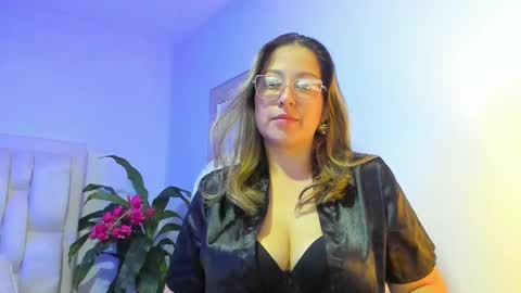 Snapshot of ivonny_04 chatting on September 2025 04:01:01 PM N A T H A L Y online show from September 2025 04:01:01 PM