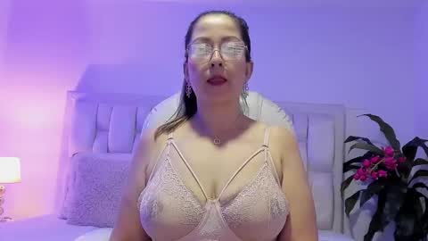 Snapshot of ivonny_04 chatting on October 2025 04:10:02 AM N A T H A L Y online show from October 2025 04:10:02 AM