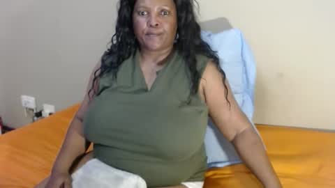 Snapshot of ivorytits48 chatting on May 2026 10:42:01 AM IVORYTITS48 online show from May 2026 10:42:01 AM