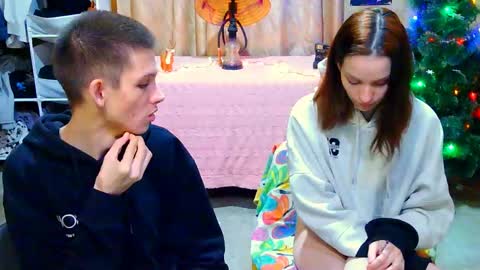 Ivy and Lester online show from December 2024 04:07:02 PM