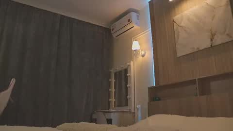 Ivy online show from February 2025 06:09:01 PM