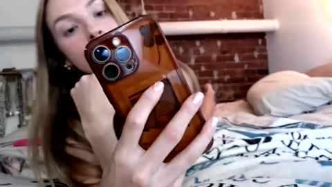 ivygrave online show from September 2025 02:11:01 AM