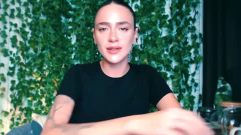 Snapshot of ivyjonson chatting on December 2024 03:58:01 PM Miss Ivy online show from December 2024 03:58:01 PM