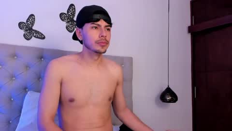 izack_01 online show from April 2026 02:29:01 PM