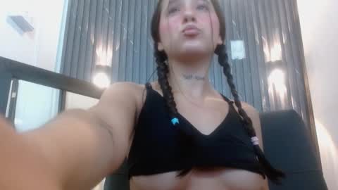 Snapshot of izelevans chatting on December 2025 11:30:02 AM izelevans online show from December 2025 11:30:02 AM