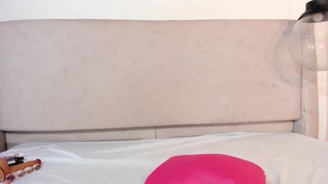 Snapshot of izelevans chatting on March 2026 01:04:02 PM izelevans online show from March 2026 01:04:02 PM